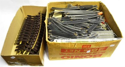 Lot 90 - Various Manufacturers A Quantity Of Assorted Lineside Accessories And Track (a.f.) (qty)