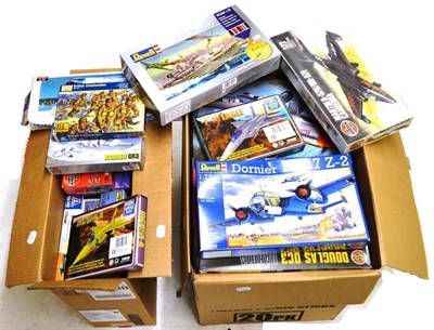 Lot 140 - Twenty Eight Boxed Plastic Model Kits of Aircraft and Ships, makers include Revell, Airfix,...