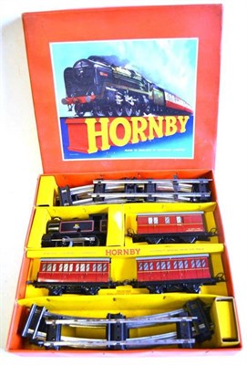 Lot 17 - A Boxed Hornby 'O' Gauge Clockwork Tank Passenger Set No.41, containing BR Tank No.82011, three...