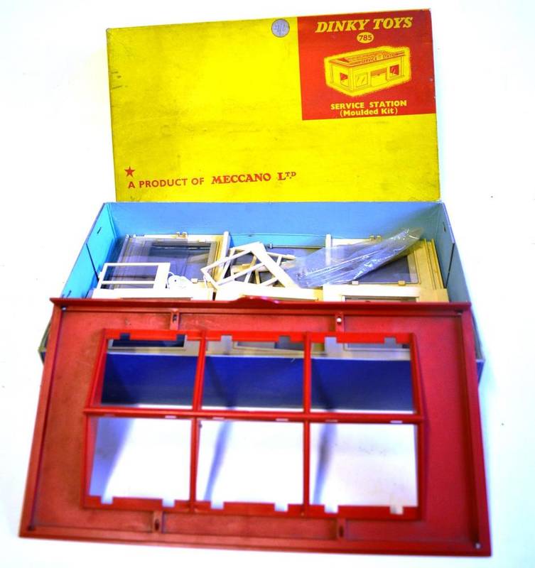 A Pre-War Dinky Toys 48 Filling & Service Station, tinplate