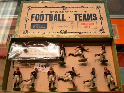 Lot 143 - A Boxed Set of Britains Lead Famous Football Teams 'Bradford City', early issue, comprising...