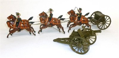 Lot 105 - Britains Lead Royal Horse Artillery Set