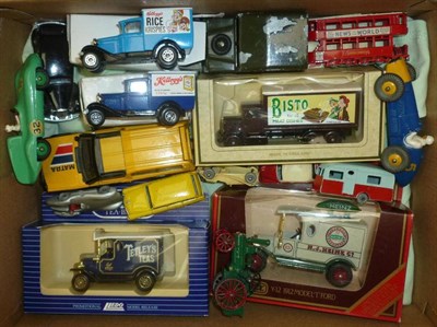 Lot 165 - Mixed Toys, including early Dinky and Matchbox vehicles, boxed Hornby 'OO' gauge GWR Freight...