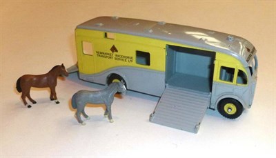 Lot 200 - A Boxed Dinky Supertoys Racehorse Transport No.979, in grey and yellow, with two horses, in...