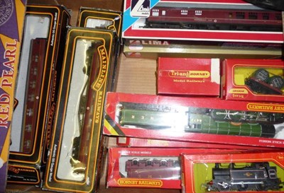Lot 1016 - A Small Collection of Boxed 'OO' Gauge Trains, including Hornby - 'Flying Scotsman' locomotive...