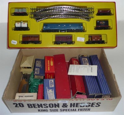 Lot 1036 - A Boxed Tri-ang/Hornby 'OO' Gauge 'The Freightmaster' Electric Train Set RS51, containing...