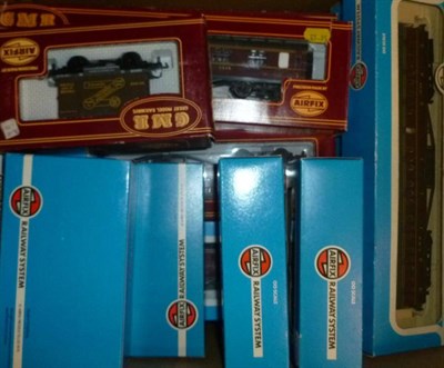 Lot 1042 - A Collection of Boxed Airfix 'OO' Gauge Trains, comprising 'Royal Scots Fusilier' locomotive...
