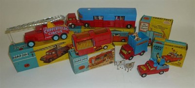 Lot 1190 - Five Boxed Corgi Chipperfields Circus Vehicles - Circus Horse Transporter with Horses No.1130,...