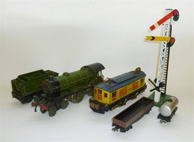 Lot 22 - A Hornby 'O' Gauge Clockwork 4-4-0 'Yorkshire' Locomotive & 6-Wheel Tender No.234, in green and...