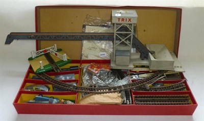 Lot 39 - A Boxed Trix Twin Railways 'O' Gauge Electric Train Set, containing 'Pytchley' locomotive,...