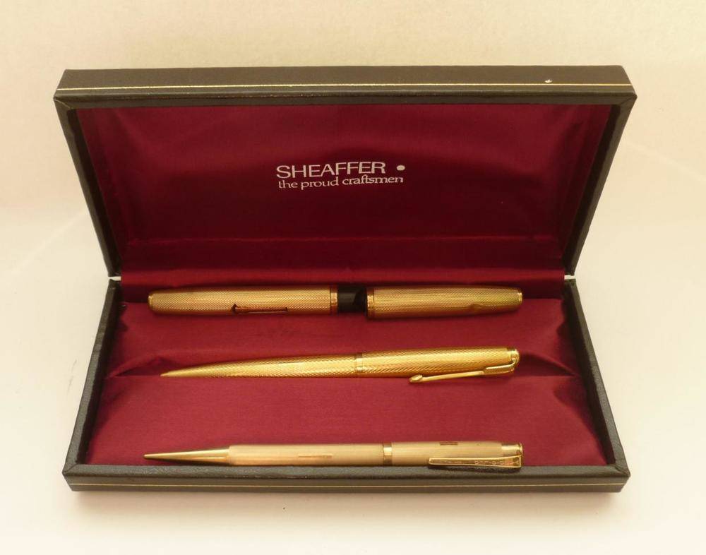 Lot 287 - A 9ct Gold Yard-O-Led Propelling Pencil, with engine turned decoration, bears full hallmarks;...