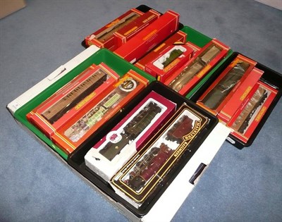 Lot 6 - A Collection of Boxed 'OO' Gauge Trains, including Hornby - Eurostar Passenger Set, LNER 'Cheshire'