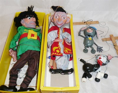 Lot 202 - Four Boxed Pelham Puppets - Giant SL19, Wizard SL20, Cat A8 and Mouse A9, in yellow window boxes