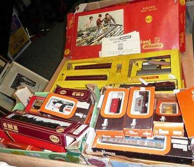 Lot 17 - A Collection of 'OO' Gauge Trains, mainly boxed, including two Airfix locomotives - 'Pendennis...