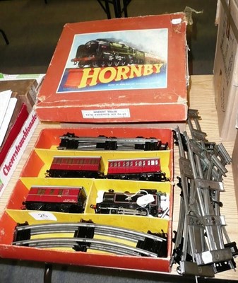 Lot 25 - A Boxed Hornby 'O' Gauge Clockwork Tank Passenger Set No.41, containing an 0-4-0 Locomotive...