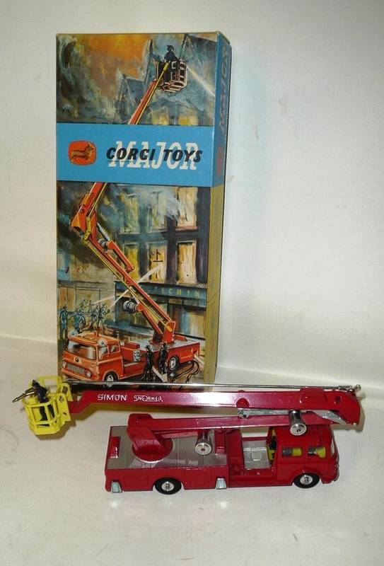 Lot 194 - A Boxed Corgi Major Simon Snorkel Fire Engine No.1127, with instruction leaflet