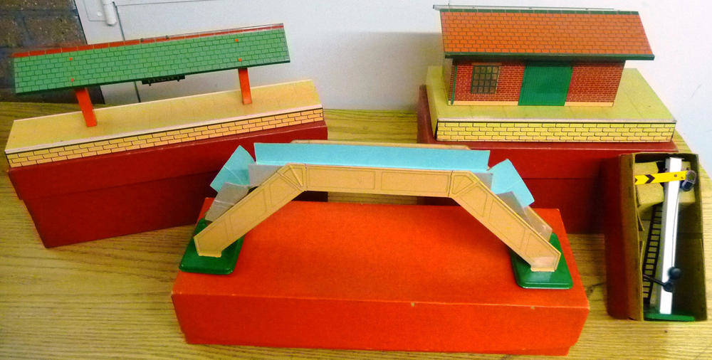 Lot 6 - Four Boxed Hornby 'O' Gauge Accessories - Island Platform, No.1 Goods Platform, No.1 Footbridge...