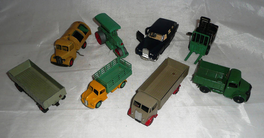 Lot 251 - Six Dinky Commercial Vehicles, comprising Guy 4-Ton Lorry No.511 & Trailer No.551, Dodge Farm...
