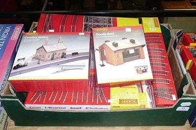 Lot 11 - A Boxed Hornby 'OO' Gauge Electric 'Devon Belle' Pullman Cars Set R2817, containing a BR 4-6-2...