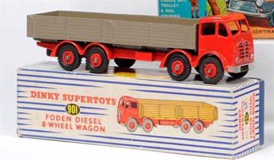 Lot 211 - A Boxed Dinky Supertoy Foden Diesel 8-Wheel Wagon No.901, 2nd type cab, with red cab and...