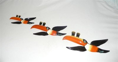 Lot 226 - A Graduated Set of Three Original Carltonware Guinness Ceramic Flying Toucan Wall Plaques, all hand