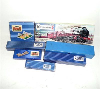 Lot 36 - A Boxed Hornby Dublo 'Bristol Castle' Locomotive and Tender, together with two boxed D21...