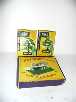 Lot 205 - A Boxed Matchbox BP Service Station MG-1b, with white plastic building, green base and yellow...