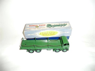 Lot 276 - A Boxed Dinky Supertoys Foden Flat Truck with Chains No.905, 2nd cab type, with dark green cab,...