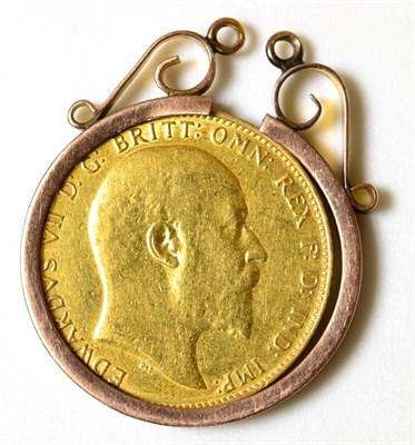 Lot 112 - Edward VII (1901-1910), Sovereign, 1909, bare head left, (S.3969). Cleaned, very fine with...