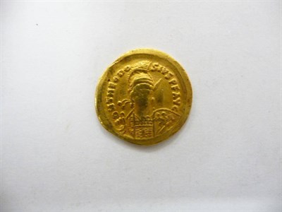 Lot 8 - Byzantine Gold Solidus of Theodosius II (402-450AD), 4.3g, rev. VOT XXX MVLT XXXXH around Roma...