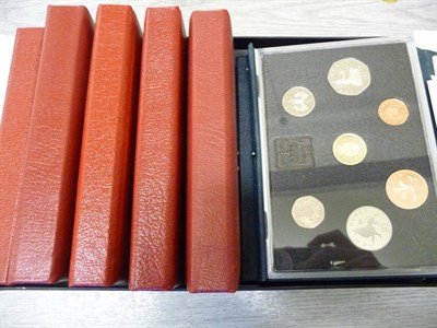 Lot 71 - 11 x Royal Mint Proof Sets, 1986/87/88/89/94/95 in blue CofI and 1990/91/92/93/99 in red...