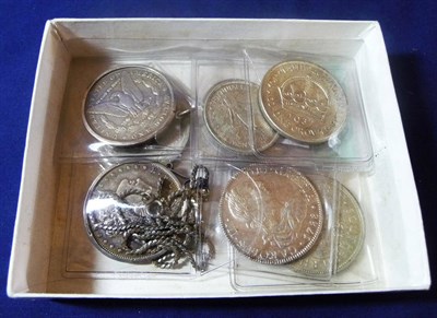 Lot 28 - 8 x Foreign Silver Coins, South Africa crown 1952, Australia crown 1937 and florin 1927...