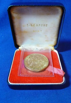 Lot 66 - Singapore, Gold 150 Dollars 1969 "150th Anniversary of Founding of Singapore 1819-1969", 24.8g...