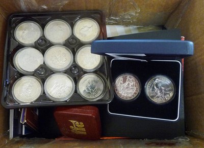 Lot 160 - Miscellaneous Lot, comprising: 17 x £5 coins (2 in presentation packs); 15 x £2 coins (1...