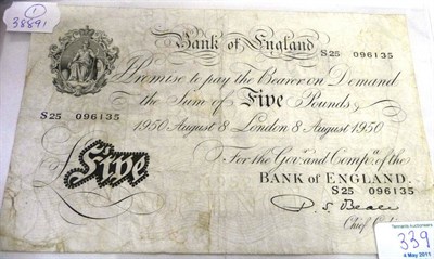 Lot 339 - Collection of English Banknotes, comprising: white £5 08.08 1950 Beale, S25 096135, some...