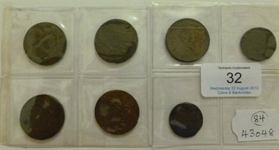 Lot 32 - Ireland: 5 x Halfpennies: 1751, 1760 lustre traces, 1766, 1781 and 1805 and 2 x Farthings 1744...