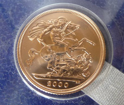 Lot 70 - Sovereign 2000, cased BU