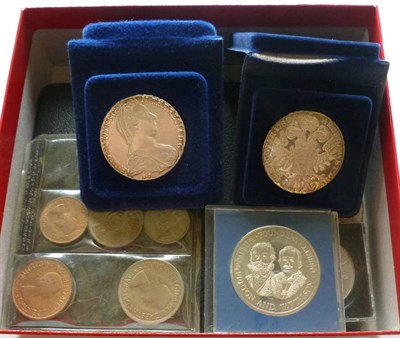 Lot 233 - Miscellaneous Lot including: 10 x crowns 1889 AFine, 1935, 1953(x3), 1965(x4) and 1977, 2 x...