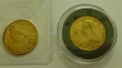 Lot 258 - 2 x Sovereigns  1890 and 1900, both Fine