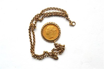 Lot 150 - Sovereign 1879M contact marks GFine/AVF in a 9ct gold ringmount & link chain, total weight of coin