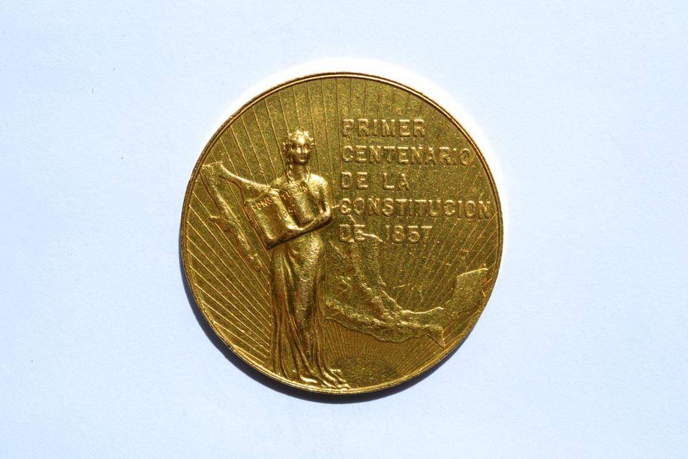 Lot 51 - Mexico, Gold 50 Pesos 1957, medallic issue 'Centenary of Constitution' 41.6g, .900 gold, AEF
