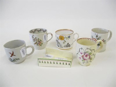 Lot 108 - A Group of Five Coffee Cans and Cups, circa 1770-1805, comprising New Hall example, 1795, in...