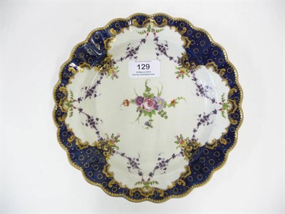 Lot 129 - A Worcester Dessert Plate, circa 1775, the scalloped blue borders with oeil de perdrix gilding,...