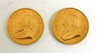 Lot 55 - South Africa, 2 x Krugerrands 1975, each 1oz fine gold, BU