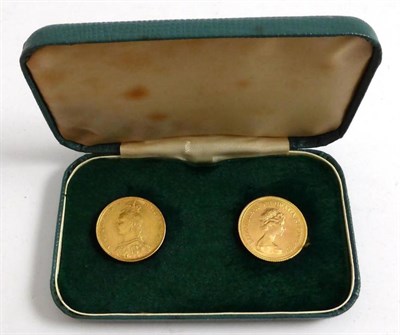 Lot 58 - 2 x Sovereigns: 1889M & 1974, in a fitted case with '2 SPECIMEN SOVEREIGNS' in gilt on lid, both EF