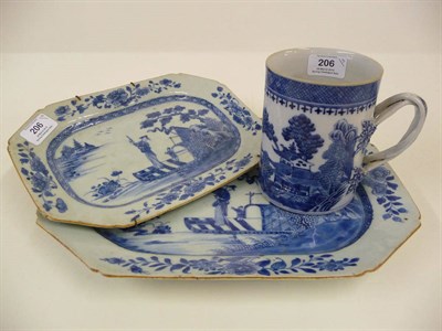 Lot 206 - A Graduated Pair of Chinese Blue and White Export Porcelain Octagonal Meat Plates, Qianlong,...