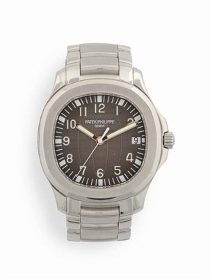 Lot 242 - A Fine Stainless Steel Automatic Calendar Centre Seconds Wristwatch, signed Patek Philippe, Geneve