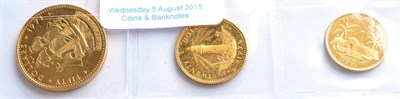 Lot 60 - Bahamas, a Set of Three Gold Coins comprising: 50 dollars 1971, 19.8g; 20 dollars 1971, 7.96g &...