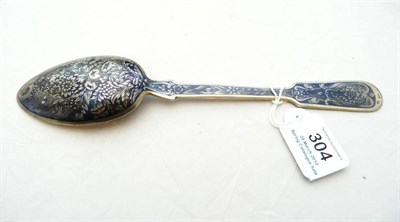 Lot 304 - A Russian Silver and Niello Spoon, marker's mark unclear, St Petersburg, circa 1908-17, fiddle...