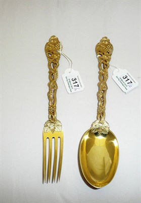 Lot 317 - An Edward VII Silver Gilt Serving Spoon and Fork, Goldsmiths & Silversmiths Co Ltd, London...